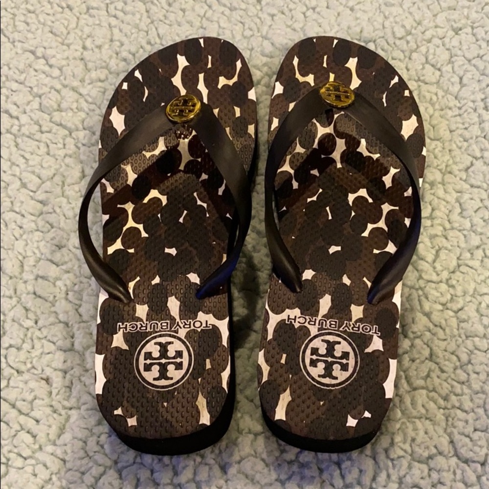 Tory Burch Flip Flops Black with a camo look.